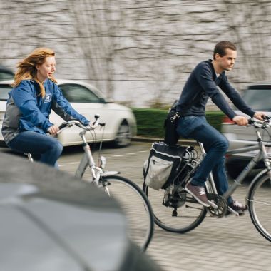 Fietsende werknemers