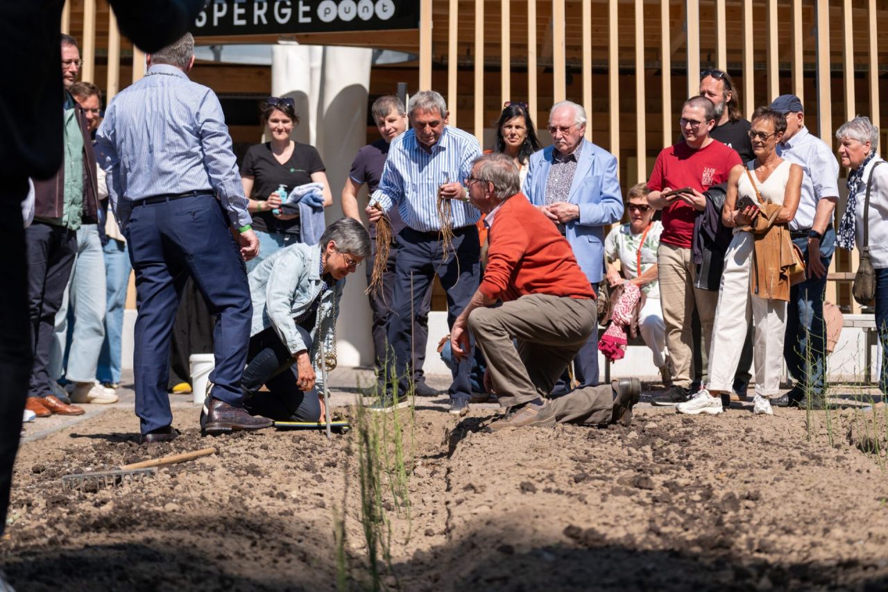 Opening Aspergepunt in het Hof van Coolhem te Puurs-Sint-Amands
