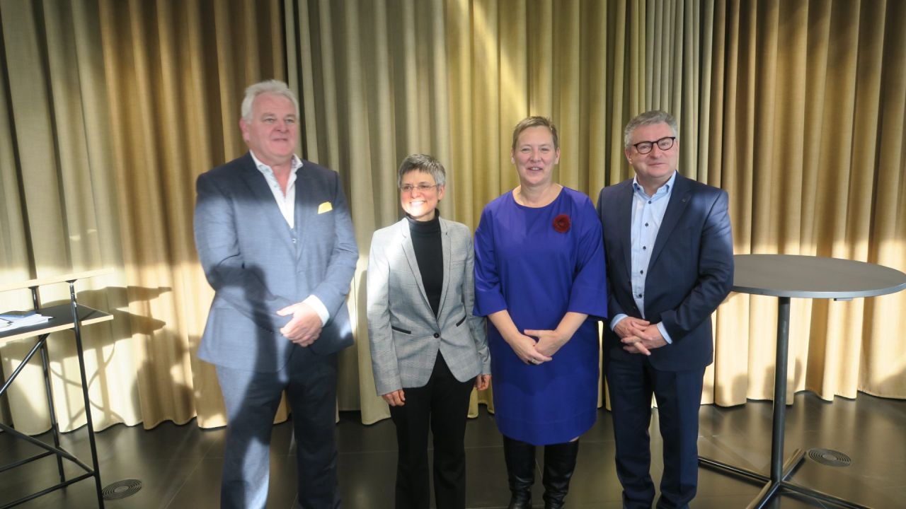 Groepsfoto eedaflegging burgemeesters Bornem, Puurs-Sint-Amands en Wommelgem