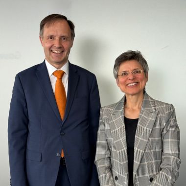 Gouverneur Cathy Berx en ambassadeur van Litouwen, Z.E. Mr. Dainius Kamaitis