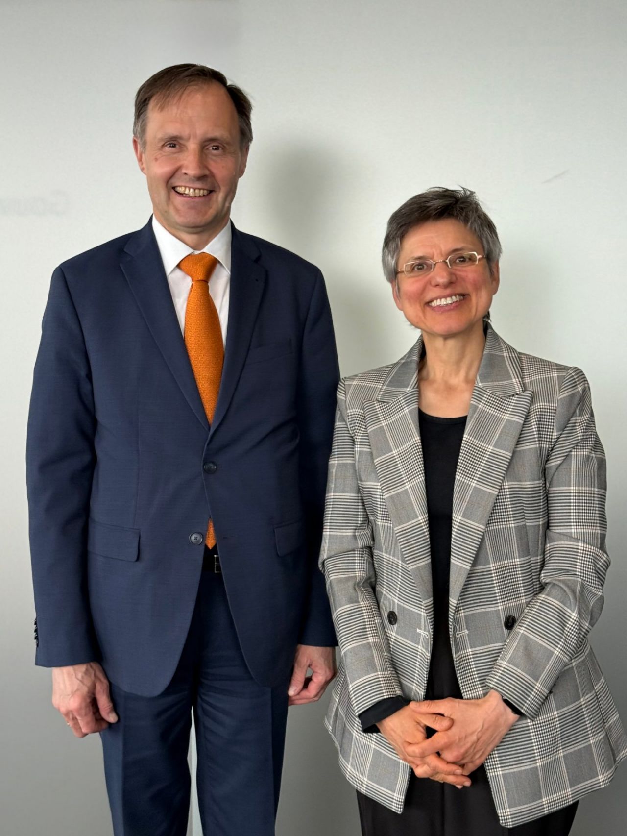 Gouverneur Cathy Berx en ambassadeur van Litouwen, Z.E. Mr. Dainius Kamaitis