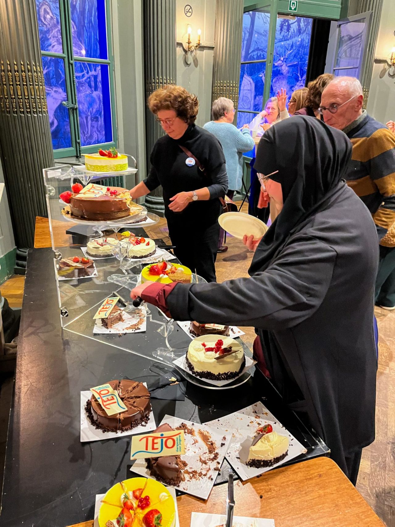 15 jaar TEJO - PIVA-taarten geschonken door provincie en gouverneur