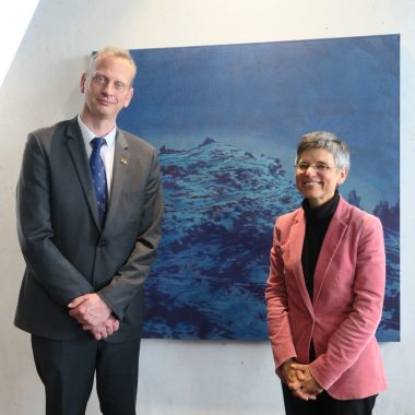 Gouverneur Cathy Berx en ambassadeur van Noorwegen, Z.E. Jørn Gloslie