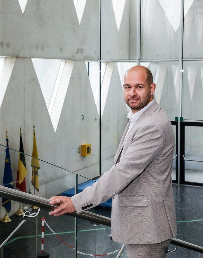 Maarten Puls op de trap