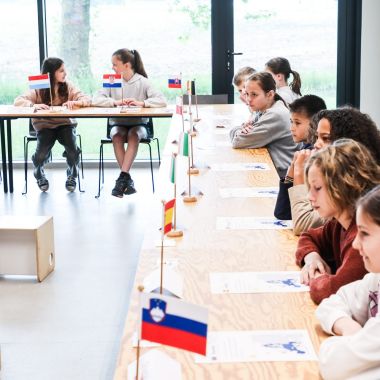 Stagiaire Marjolein in actie tijdens een Europasessie.