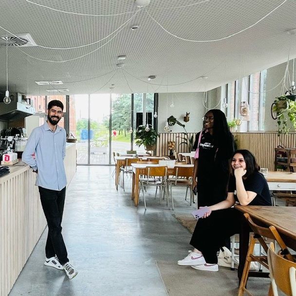 BAr NEst