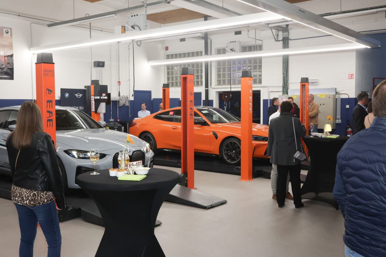 boom opening gerenoveerde auto afdeling PTS