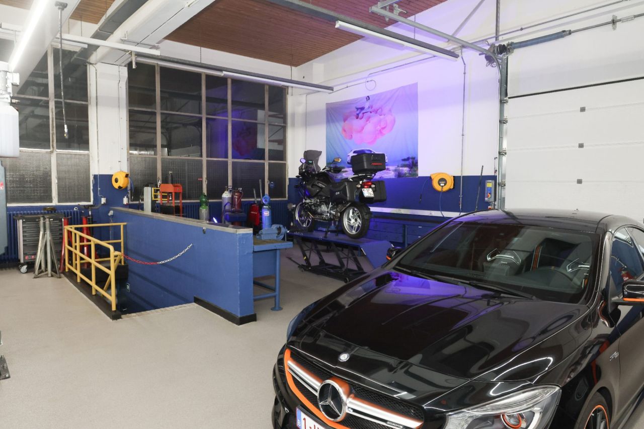 boom opening gerenoveerde auto afdeling PTS