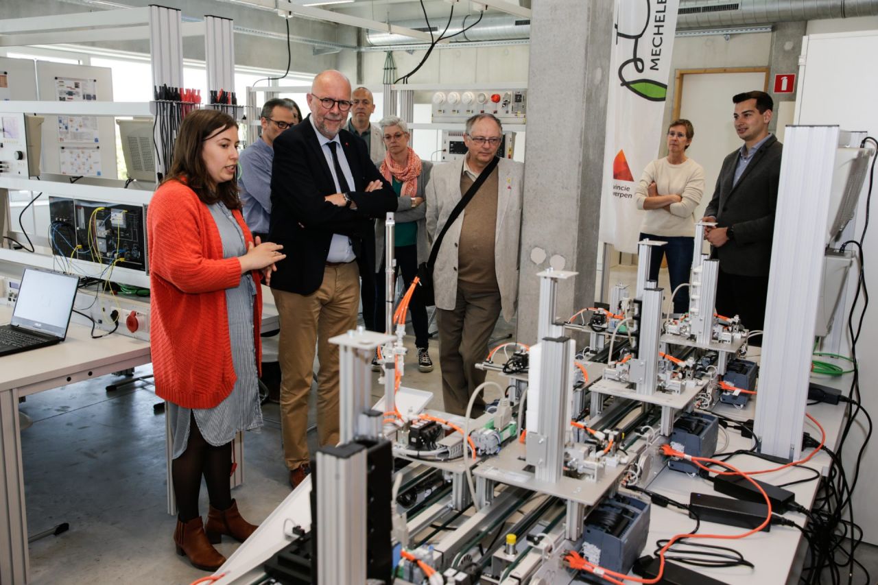 Voorstelling van de leermiddelen in het STEM-gebouw
