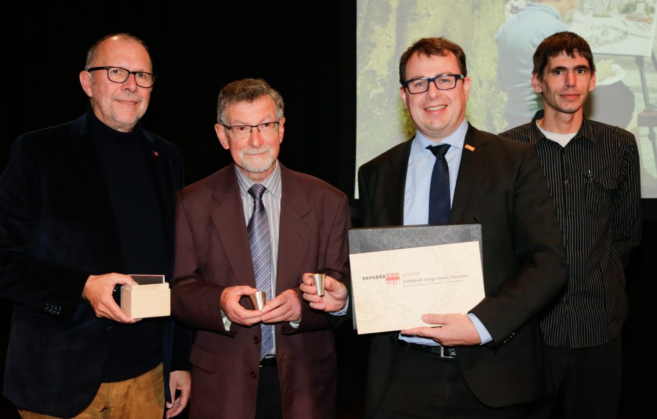 Gedeputeerde Luk Lemmens met de winnaar van de Erfgoedprijs 2018