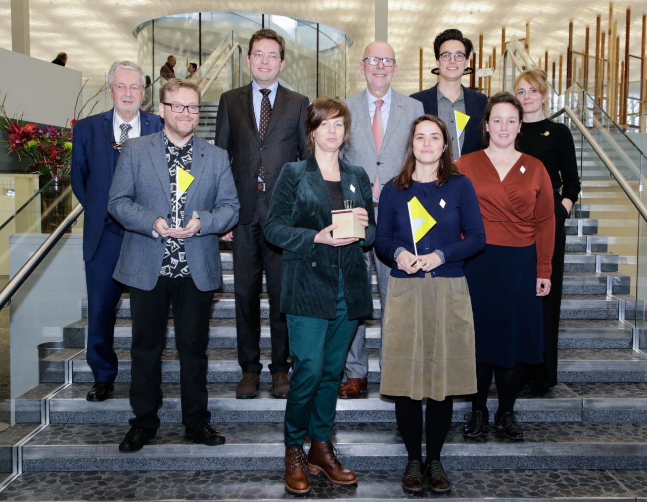 Gedeputeerde Luc Lemmens met de winnaar en laureaten Erfgoedprijs 2019