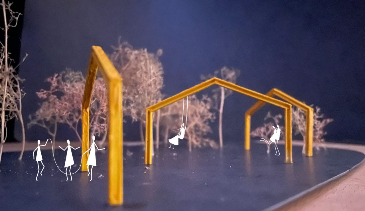 Stalen constructie van de blikvanger in Ravels. Je ziet spelende kinderen.