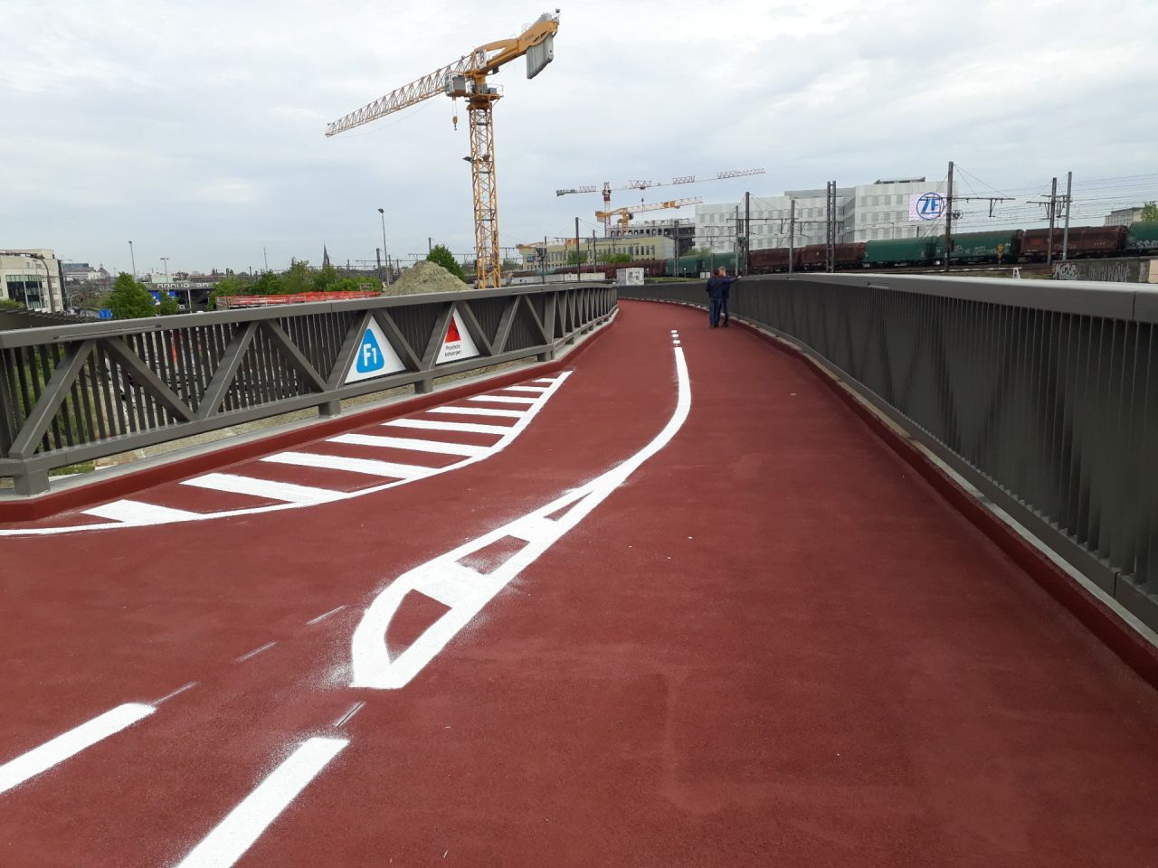 Fietsbrug over de Singel in Berchem