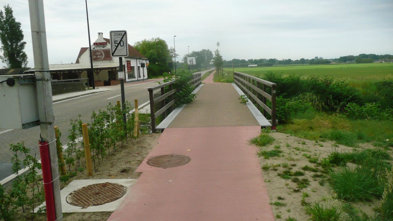 Fietsbrug aan de Olensteenweg in Geel