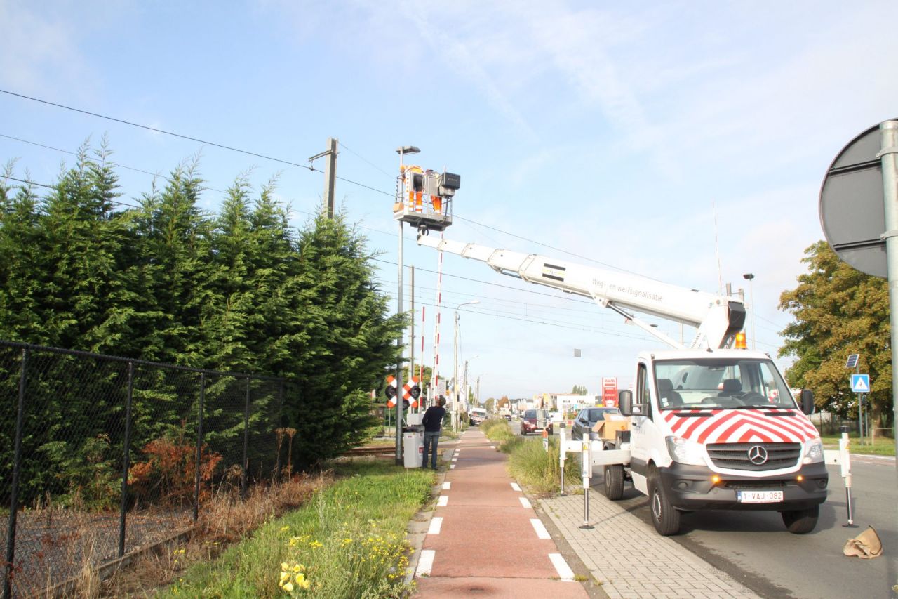 Plaatsing van de 3D-camera’s op het kruispunt van de Puursesteenweg met de fietsostrade F18 in Bornem