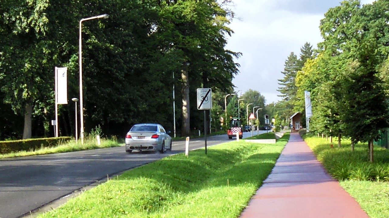 Het tweerichtingsfietspad langs de Moerkantsebaan in Essen scoort 7,4/10