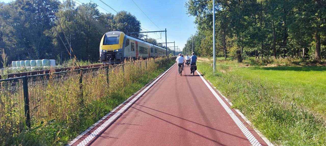 Fietsostrade tussen station Olen en Doffen in Olen