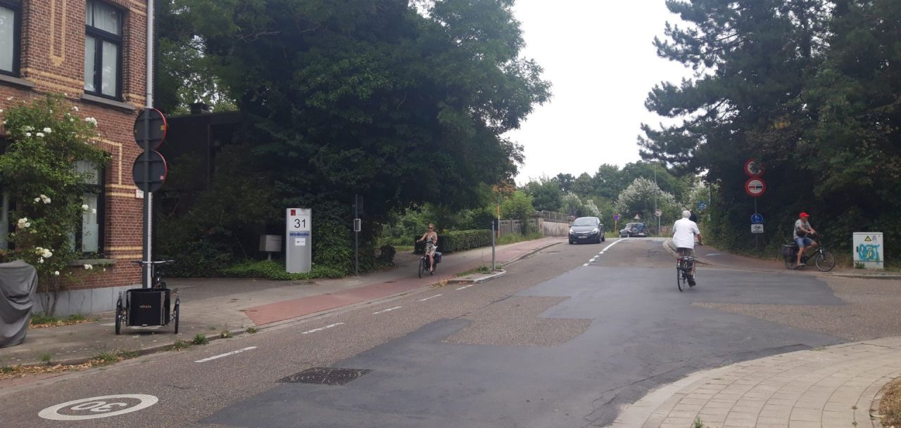 De Groenstraat, op de grens van Hove en Morstel, is alvast één van de knelpunten op de  fietsostrade F1 Antwerpen-Mechelen 