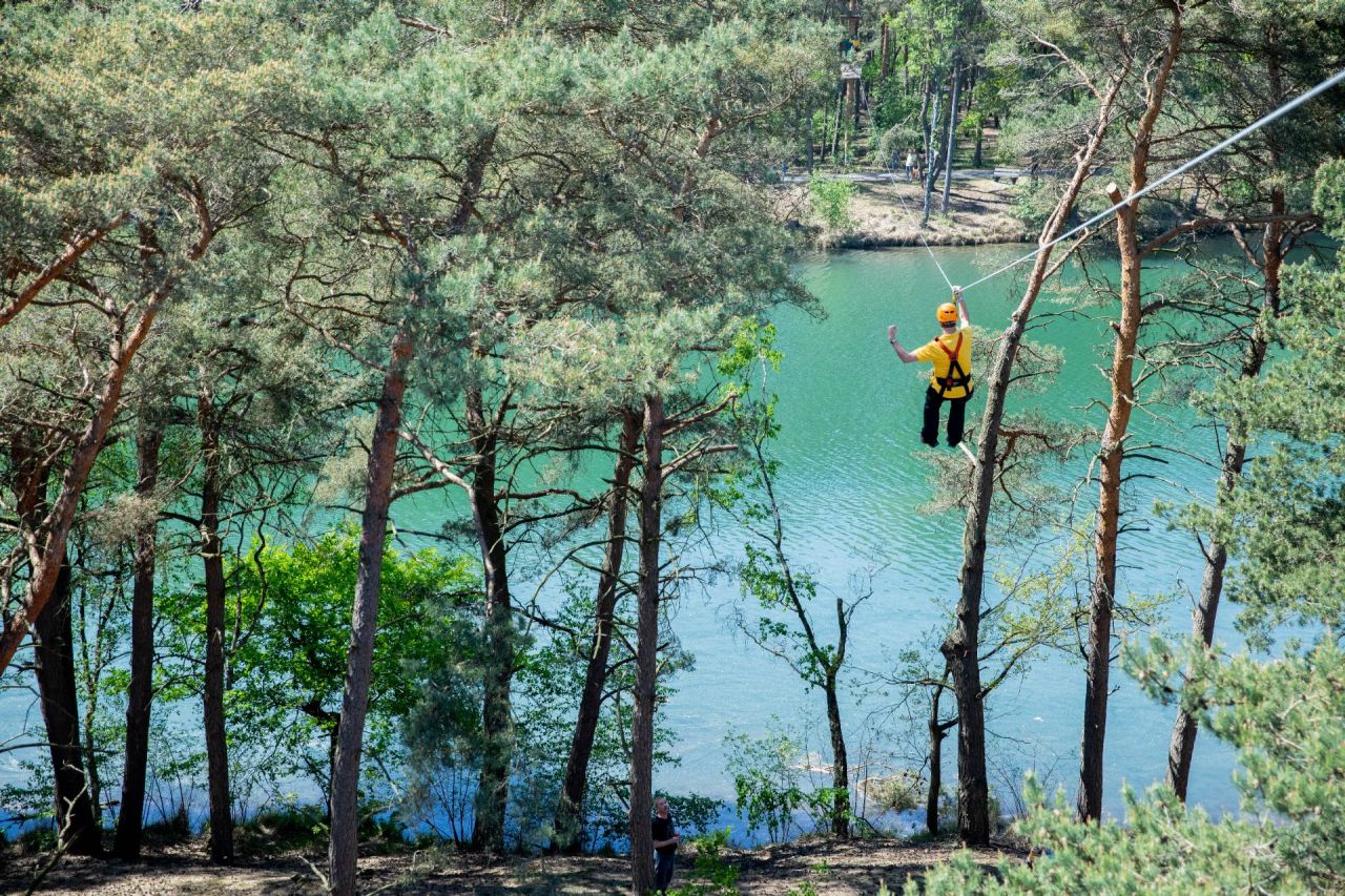zipline_over_vijver