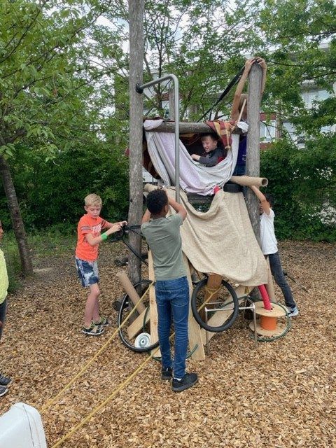 Loose parts play