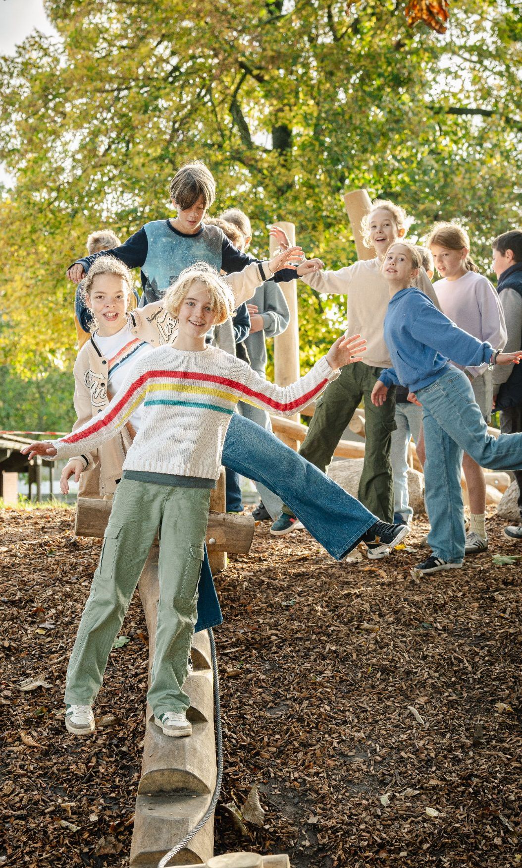 Spelende kinderen op Sint-Jozef Emblem