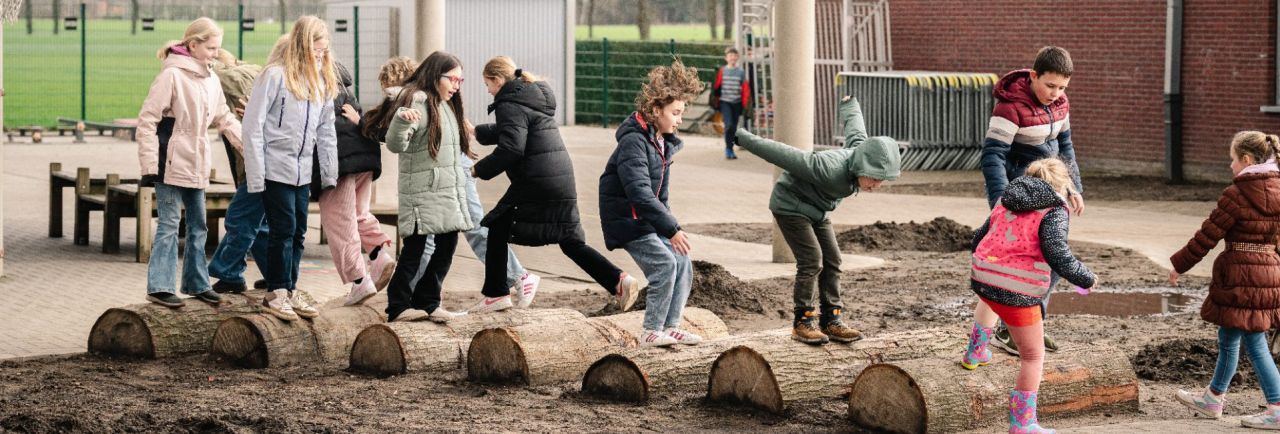 Spelende leerlingen op SBS Larum