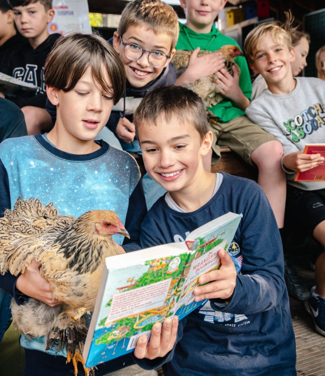 De groene speelplaats op de Sint-Jozefschool in Emblem is een pareltje.