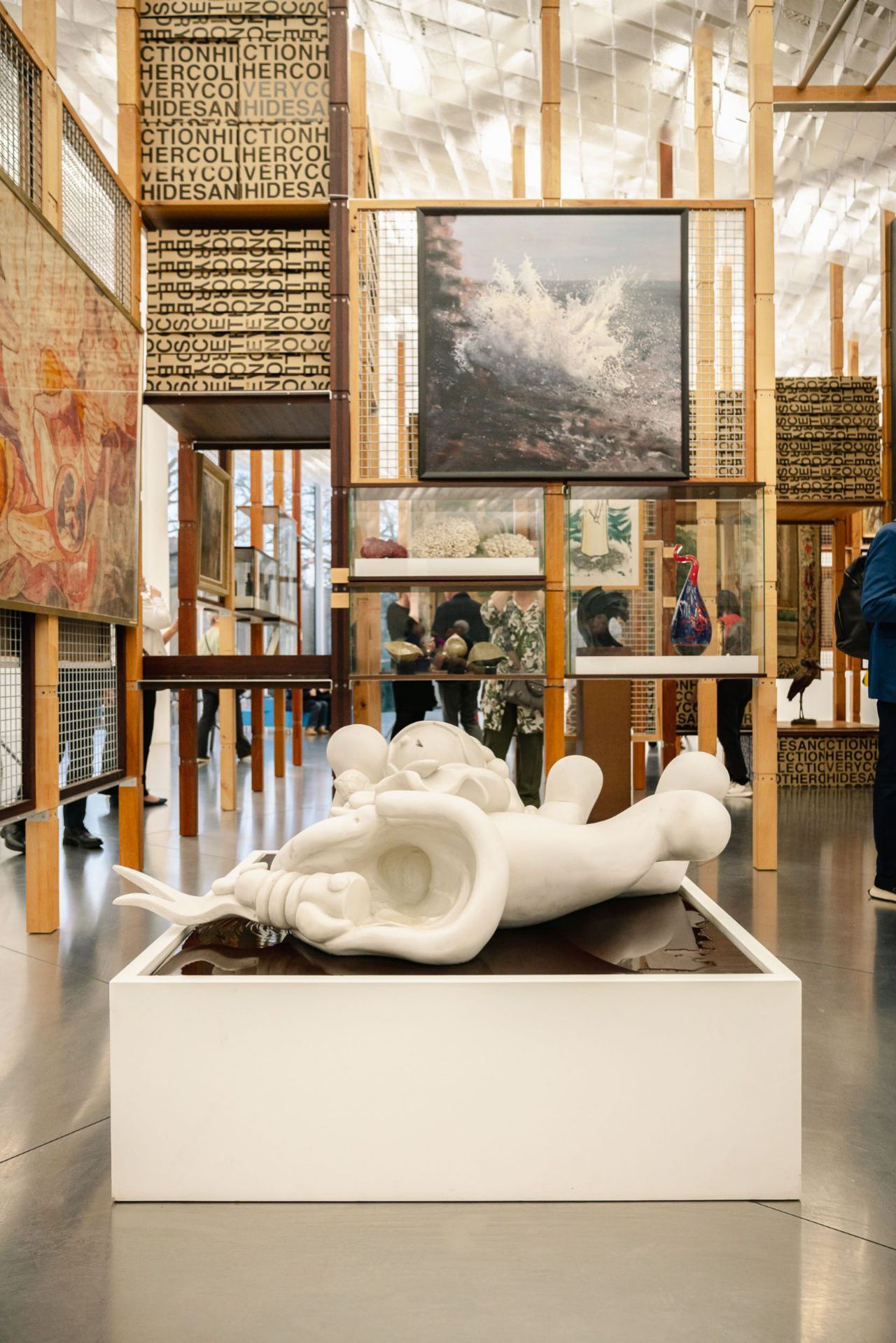 Sculptuur 'My Puddle of a Thumb’ van Nadia Naveau 