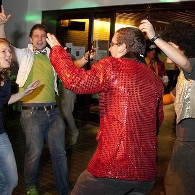 feestende mensen