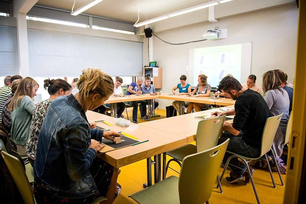 Vergaderende mensen