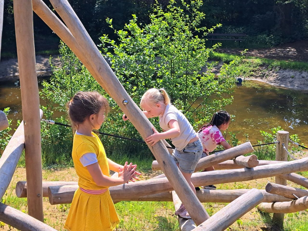 Spelende kinderen in Hobbeldonk