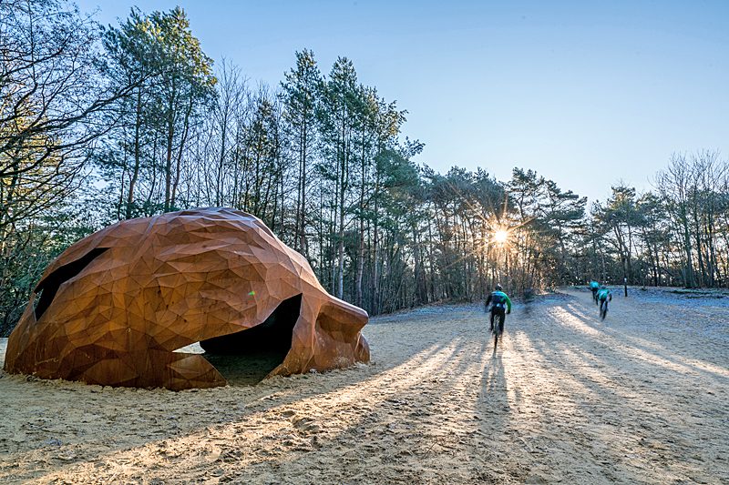 A Giant Sculpture (Gijs Van Vaerenberg)