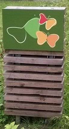 Bord in Merodestijl