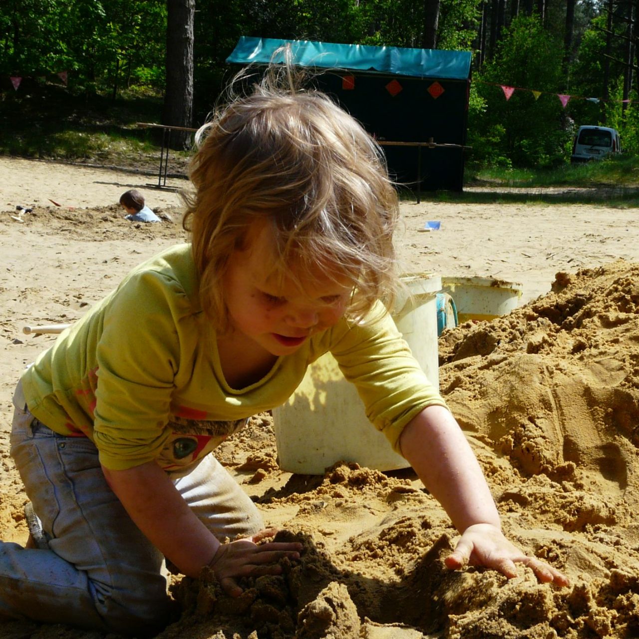 spelen op de zandvlakte