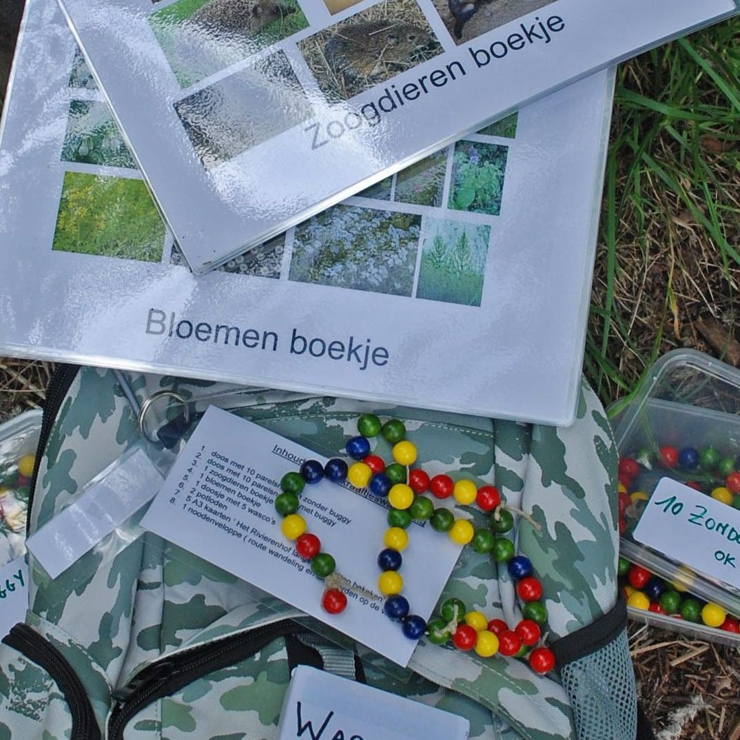 In onze groendomeinen kan je een doehetzelf-pakket huren, kleurenkraaltjes sturen je langs de paadjes.