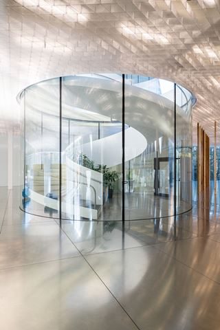 Monumentale draaitrap in het provinciehuis