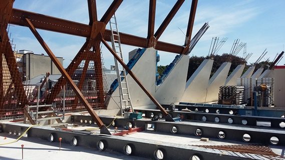 werf provinciehuis met stalen constructie en schuine wanden